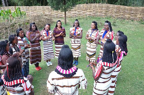 Hore is a traditional singing performed by unmarried girls in which they beautify themselves and go to play with their peers and praise one another, and finally join the boys they want to play with and sing and dance faaro.