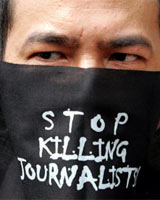 La Directrice gnrale dplore quun camraman japonais ait t tu et un photographe thalandais bless au cours des violences  Bangkok