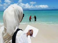 Indian Ocean Sandwatch workshop: participants measure longshore currents in Male beach, Seychelles.