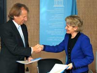 UNESCO and ICANN sign partnership agreement to promote linguistic diversity on internet