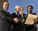 The Director-General awards the UNESCO/Bilbao Prize for the Promotion of a Culture of Human Rights