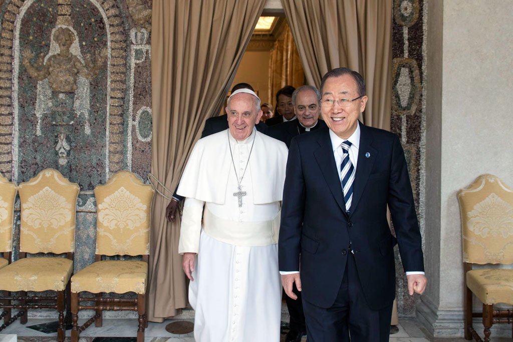 Secretary-General Ban Ki-moon meets with Pope Francis at the Vatican. UN Photo/Mark Garten