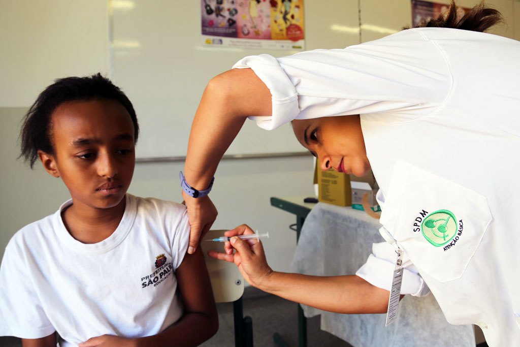 Photo: In Sao Paulo, Brazil, a young girl receives the HPV cervical cancer vaccine, given at public and private schools throughout the county and in the 36,000 vaccination centers of the national health system in March 2014.