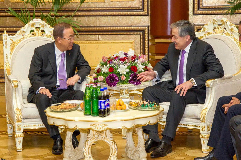 Secretary-General Ban Ki-moon meets with Foreign Minister Sirodjidin Aslov of Tajikistan in Dushanbe. UN Photo/Rick Bajornas