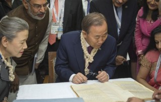 UN Secretary-General Ban Ki-moon (centre), Madame Ban Soon-taek (left) examine Gandhi