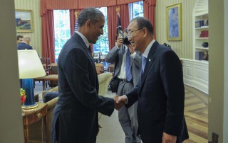 US President Barack Obama (left) greets Secretary-General Ban Ki-moon on his arrival at the White House. UN Photo/Mark Garten