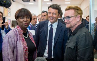 Executive Director Ertharin Cousin, Italian Prime Minister Matteo Renzi and U2 lead singer and ONE co-founder Bono at Milan Expo 2015. Photo: WFP/Giulio D''Adamo