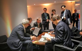 Photo:Secretary-General Ban Ki-moon and his advisers review a draft of the Paris Climate Change Agreement at the COP21 in Paris in December 2015.