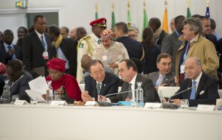 Photo: Ban Ki-moon and French President Francois Hollande discuss matters at the COP21 on 1 December in Paris.