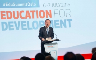Le Secrétaire général des Nations Unies, Ban Ki-moon, lors d’un sommet à Oslo, en Norvège, consacré au rôle de l’éducation dans le développement. Photo : ONU / Rick Bajornas