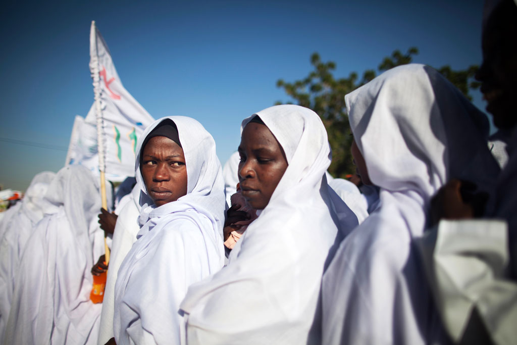 Students of a midwifery school in El Fasher, North Darfur, march against Gender Violence. UN Photo/Albert González Farran