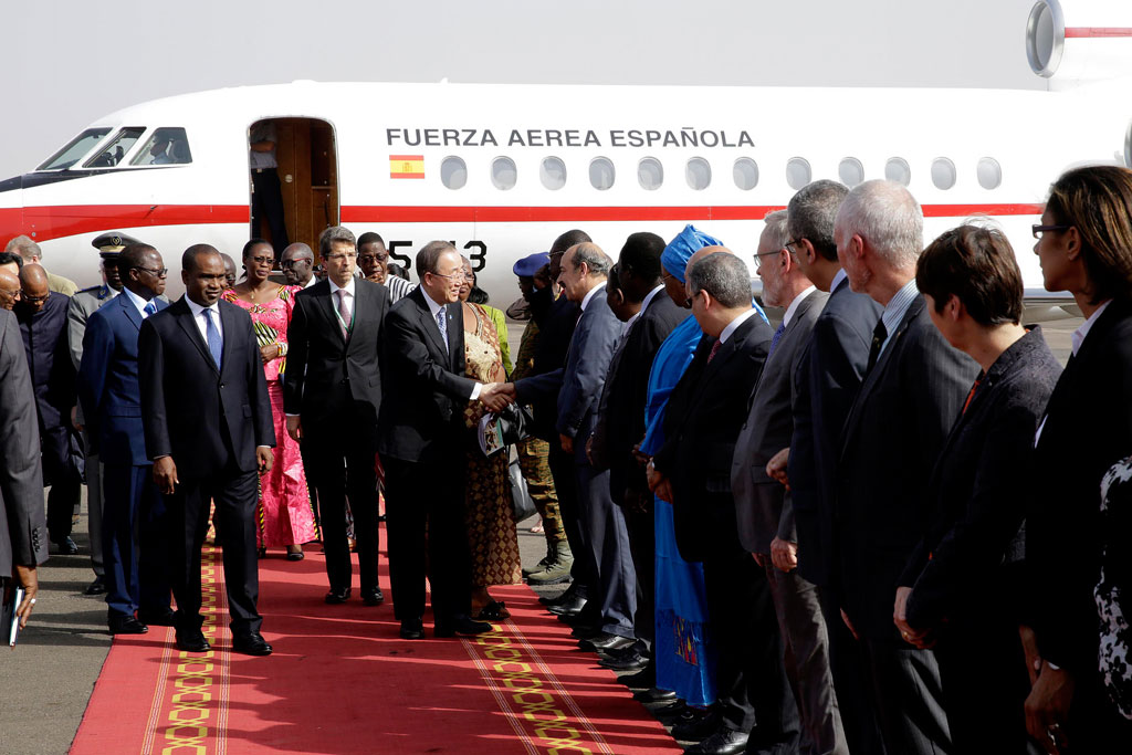 وصول الأمين العام إلى بوركينا فاسو - UN Photo/Evan Schneider