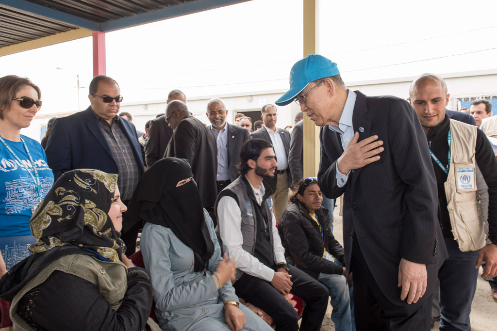 الأمين العام في مخيم الزعتري للاجئين السوريين في الأردن. الصورة: مارك غارتن-الأمم المتحدة