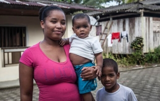 عائلة في كولومبيا. المصدر: صندوق الأمم المتحدة للسكان / دانيال بالدوتو