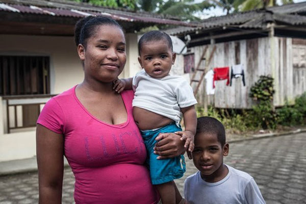 哥伦比亚的一个家庭。人口基金/Daniel Baldotto