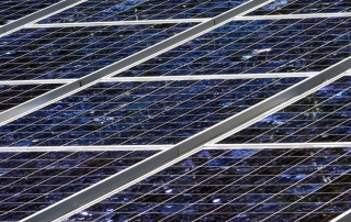 可再生能源光伏板。联合国资料图片/Ariane Rummery