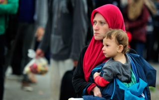 抵达前南斯拉夫马其顿共和国的女性难民 图片/儿基会 Tomislav Georgiev