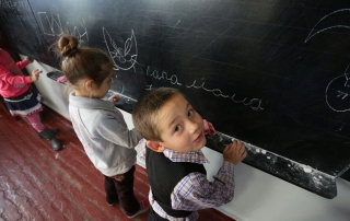 在冲突夹缝中生活的乌克兰儿童。图片提供：儿基会/Aleksey Filippov
