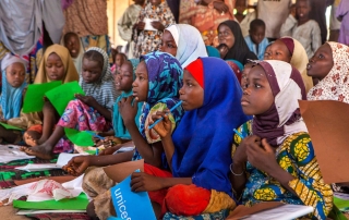 尼日利亚女孩在联合国儿基会开办的学习中心学习。儿基会图片/Andrew Esiebo