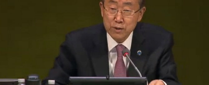 Le Secrétaire général de l’ONU, Ban Ki-moon, lors d’un évènement à l’Assemblée générale pour célébrer le 15ème anniversaire du Pacte mondial des Nations Unies. Photo : UN Webcast video capture