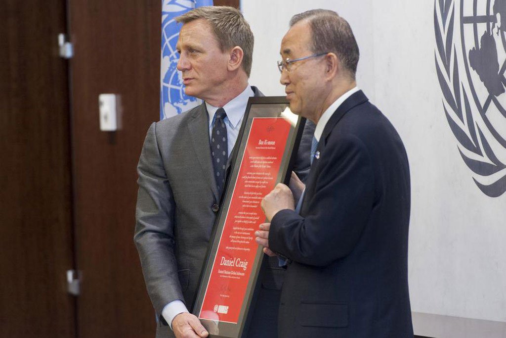 Daniel Craig y Ban Ki-moon. Foto: ONU/Mark Garten