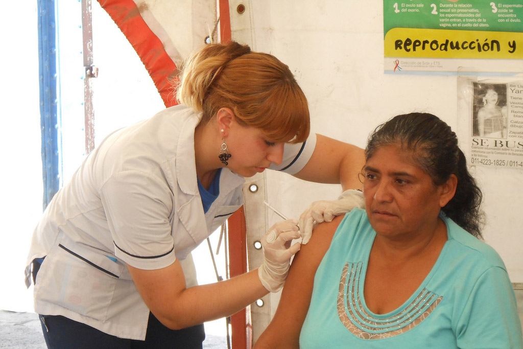 Inmunización contra la hepatitis B en Argentina. Foto: OMS/OPS