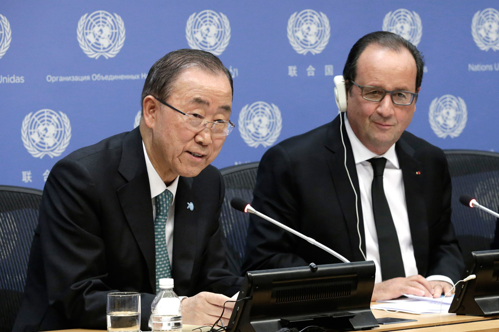 El Secretario General de la ONU, Ban Ki-moon (izq.) y Francois Hollande, presidente de Francia. Foto de archivo de la ONU/Evan Schneider