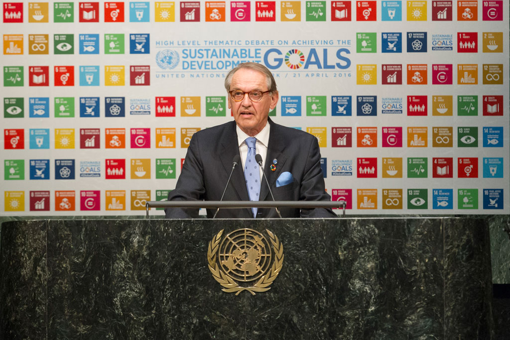 El vicesecretario general de la ONU, Jan Eliasson, pronunció un discurso en la inauguración del Debate de Alto Nivel sobre la Consecución de los Objetivos de Desarrollo Sostenible. Foto: ONU/Loey Felipe