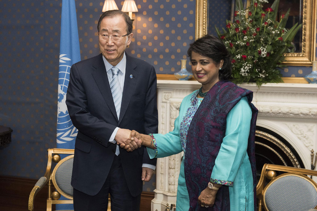 Ban Ki-moon y la presidenta de la República de Mauricio, Ameenah Gurib-Fakim.Foto: ONU/Mark Garten