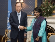 Ban Ki-moon y la presidenta de la República de Mauricio, Ameenah Gurib-Fakim.Foto: ONU/Mark Garten