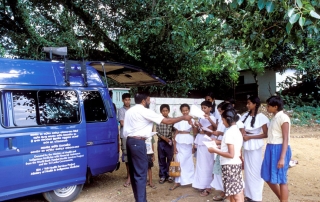Educación para la salud en zonas rurales de Sri Lanka. Foto: Banco Mundial / Dominic Sansoni