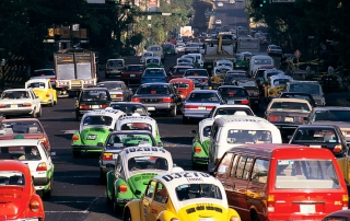 Tráfico en una ciudad. Foto Banco Mundial/Curt Carnemark