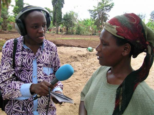 Training on radio journalism for students in Rwanda