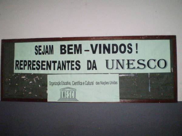 Banner welcoming the UNESCO Team at a school