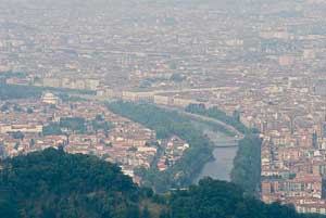 Italy_The_Po_River_flowing_through_Turin
