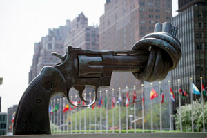 Non-violence: A global tribute to peace by Carl Fredrik Reuterswärd