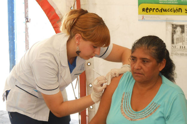 Vacinação contra a hepatite B na Argentina. Foto: OMS/Paho (arquivo)