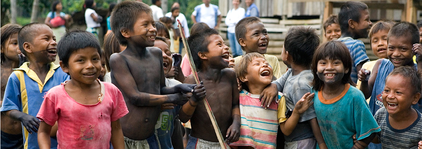 A view of indigenous children from the Embera people, displaced by armed conflict.