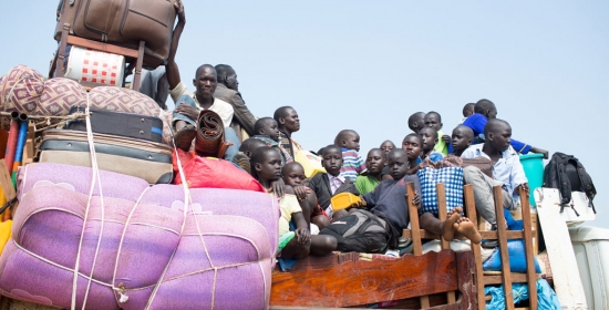 Des réfugiés du Soudan du Sud arrivent à Elegu, dans le nord de l’Ouganda. Photo HCR/Will Swanson