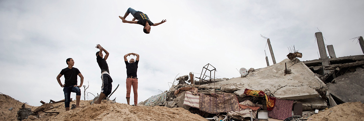 Adolescent boys practise parkour — athletic manoeuvres around obstacles — in Gaza.  ©UNICEF/NYHQ2014-2063/Romenzi 