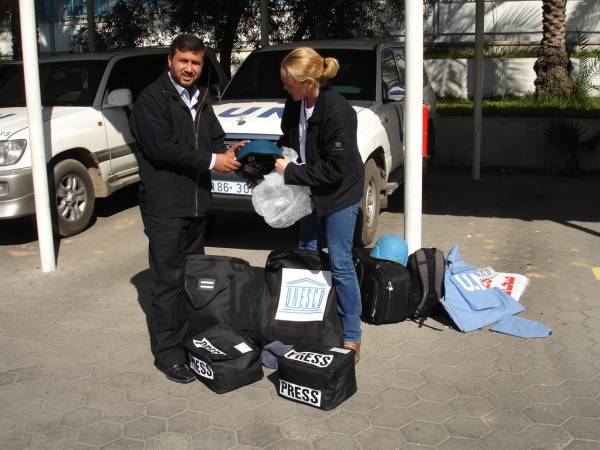 UNESCO donates protective vests and helmets to media professionals in Gaza