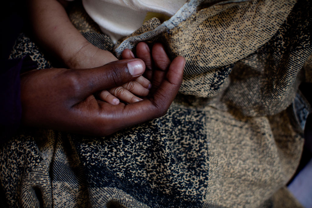 Sixteen-year-old Fatima and her newborn in a shelter for girls and women who have endured sexual and gender-based violence, in Mogadishu, Somalia. Photo: UNICEF/Kate Holt