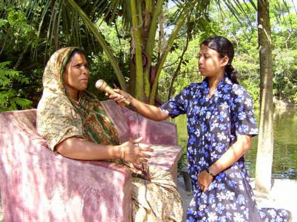 Bangladesh - CMC volunteers interviewing community members in Sitakund
