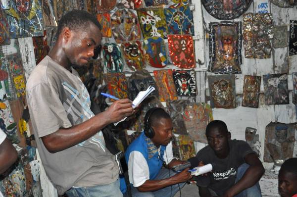 Practical sessions for Haitian journalists during a multimedia training