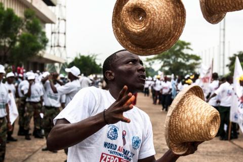 A Liberian soldier shows off his juggling skills at a World AIDS Day event, “Zero New Infections”, sponsored by the Joint UN Programme on AIDS and HIV (UNAIDS), in Monrovia, Liberia