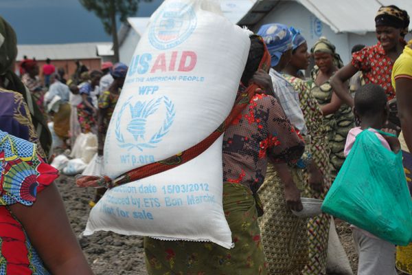 In the provinces of North and South Kivu, WFP provides emergency food assistance to the internally displaced