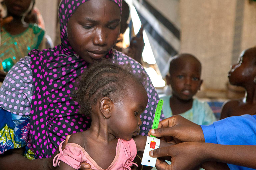 A nutrition screening for children in the Dalori camp for internally displaced people, in the north-eastern city of Maiduguri in Borno State. Photo: UNICEF/ Esiebo