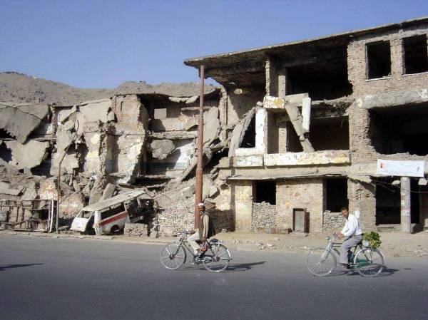 Street scene of building destruction in Kabul