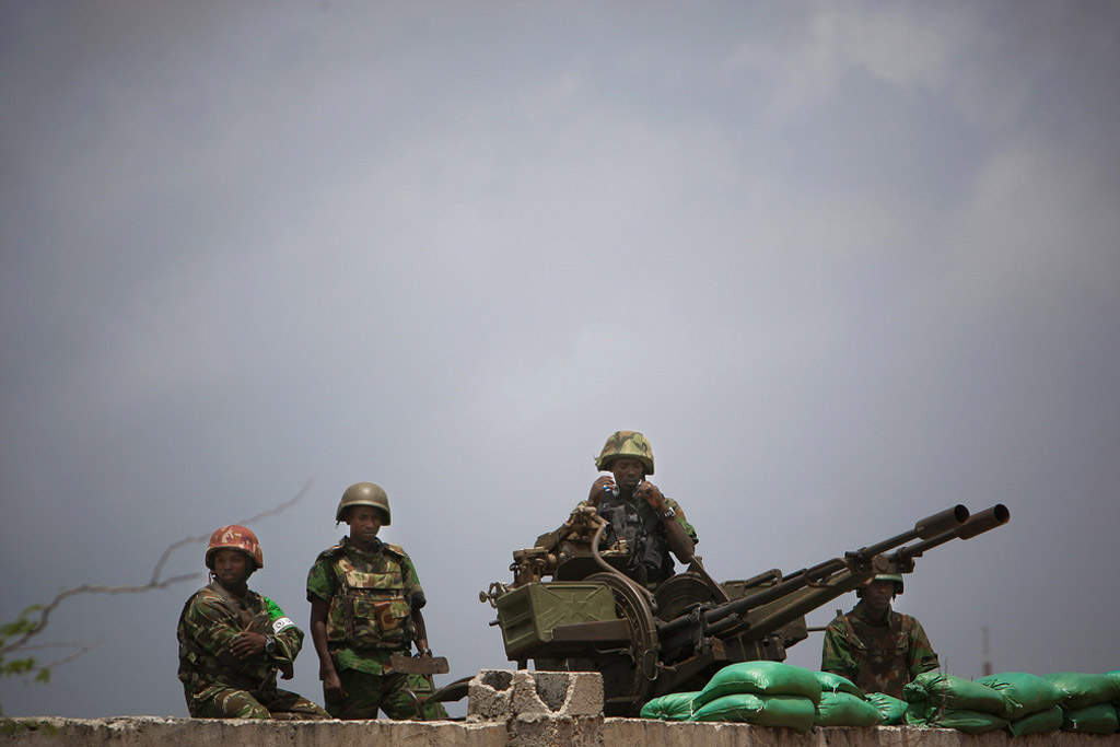Des soldats de la paix de l’Union africaine et de l’ONU à Mogadiscio, en Somalie. Photo : UA-ONU IST/Stuart Price