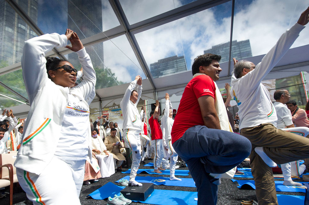 Celebración del Día Internacional del Yoga en la sede de la ONU. Foto: ONU/Mark Garten